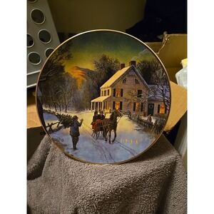1988 Avon "Home for the Holidays" Christmas collector's plate